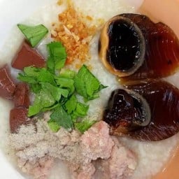โจ๊ก.ตัว.น☘️ข้าวต้ม🍀เกี้ยวน้ำ .ก๋วยเตี๋ยวสูตรโบราณ (ตลาดล่าง)☘️