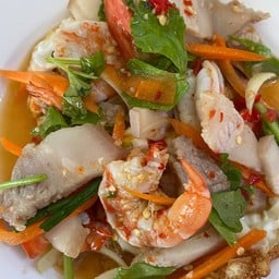 ยำราชา ไข่ดาว(กับข้าว)