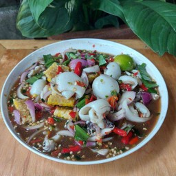 ยำปลาหมึก