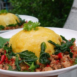 ข้าว ไข่ข้น กระเพราหมูสับ