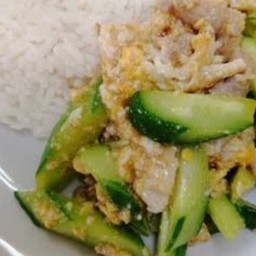 ข้าว..ผัดแตงกวาใส่ไข่