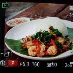 กระเพรา รวมทะเล ราดข้าว