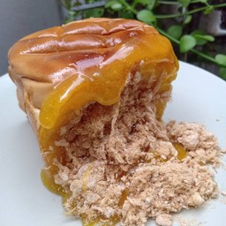 ปังปิ้งไส้ทะลักหมูหยองน้ำสลัดโบราณ