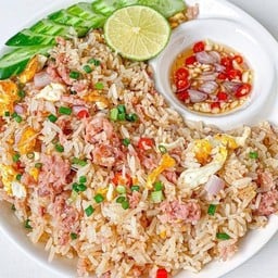 ข้าวผัดไข่ใส่แหนม