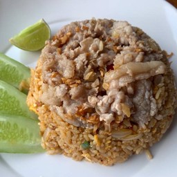 ข้าวผัดน้ำพริกเผาเนื้อดาวกระจาย