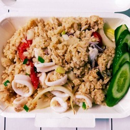 ข้าวผัดปลาหมึก
