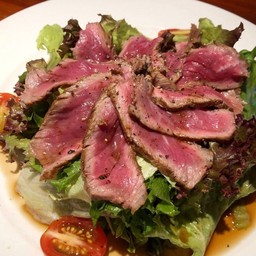 สลัดเนื้อสเต็ก