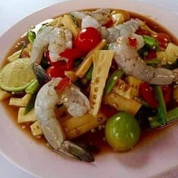 ตำหน่อไม้กุ้งสด