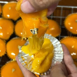 เปี๊ยะลาวาไข่เค็มเข้มข้น กับแป้งเปี๊ยะยืดๆ