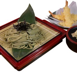 เส้นโซบะชาเขียวเย็นกุ้งเทมปุระ