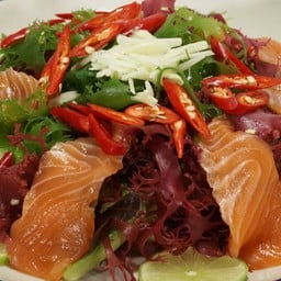 แซลมอนสาหร่ายทะเลยำไทย