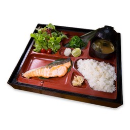 เบนโตะชุดปลาแซลมอนย่างเกลือ