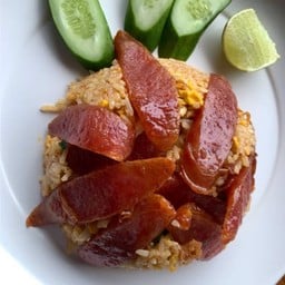 ข้าวผัดน้ำพริกเผาเนื้อเชียง