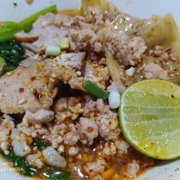 บะหมี่เกี๊ยวเจ๊รุ๊ (เจ้าเก่า30ปี)