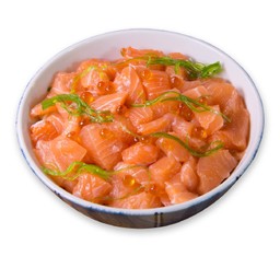 ข้าวหน้าปลาแซลมอนหั่นเต๋า