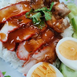ข้าวหมูแดงหมูกรอบ