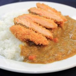 ข้าวหน้าแกงกระหรี่แซลมอนทอด