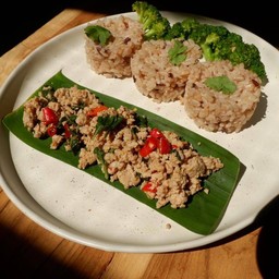 เซ็ตข้าว-ผัดกะเพรา-มินิสลัด คลีน ( ไร้น้ำมัน ไร้น้ำตาล )