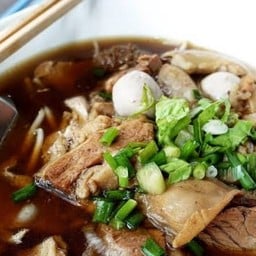 ก๋วยเตี๋ยวบรบือ สูตรต้นตำรับ ศูนย์อาหารโรงพยาบาล