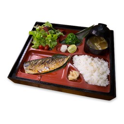 เบนโตะชุดปลาซาบะย่างเกลือ