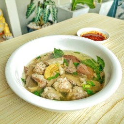 ต้มเลือดหมู เจ้าดัง จ.อุทัยธานี