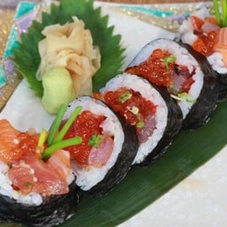 ข้าวห่อสาหร่ายไส้ปลาดิบรวม