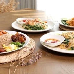 ครัวหลังบ้าน  ลานจอดรถโรงพยาบาล