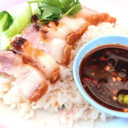 ข้าวหมูกรอบ