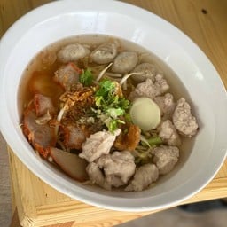 กะเตี๋ยวหมูเด้ง