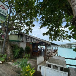 หน้าร้าน จอดรถริมถนนหน้าร้านได้เลย 