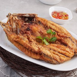 ปลากระพงทอดราดน้ำปลา