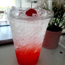 สตอเบอร์รี่โซดาเย็น