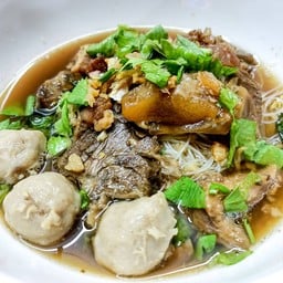 แวะอิ่มริมทาง อาหารตามสั่งก๋วยเตี๋ยว