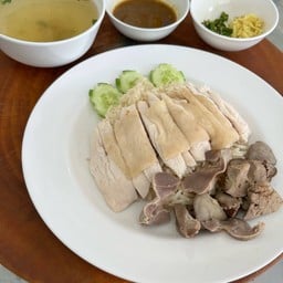 ข้าวมันไก่ใส่เครื่องใน