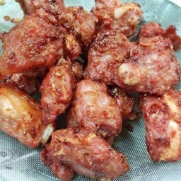 แหนมซี่โครงหมูทอด