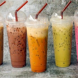 กาแฟ ,โอเลี้ยง ,ชานมเย็น ,ชาดำเย็น ,ชาเขียว ,นมชมพู ,น้ำบ๊วย โบราณ (เย็น)