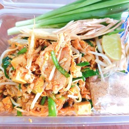 ผัดไทยออสซี่ (หมู ,ไก่)