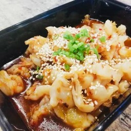 แมงกะพรุนน้ำมันงา เสิร์ฟพร้อม น้ำจิ้มซีฟู๊ดรสจัด