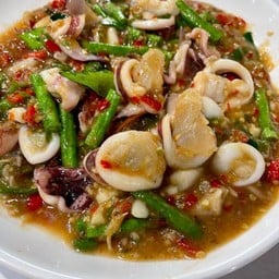 หมึกไข่ ผัดกะปิ