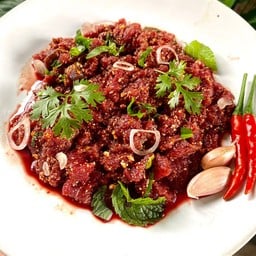 ลาบขมดิบ  อีสาน