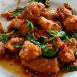 กะเพราหมูสามชั้นราดข้าวสวย