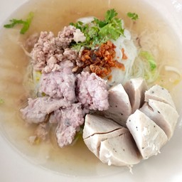 ก๋วยเตี๋ยวน้ำใสจัมโบ้