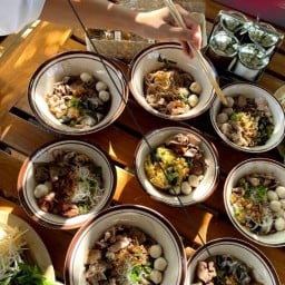 ก๋วยเตี๋ยวเรือมะกอก