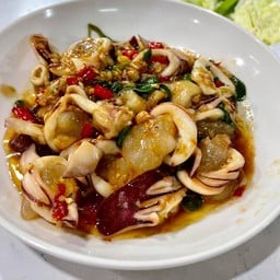 หมึกไข่ผัดกระเพรา