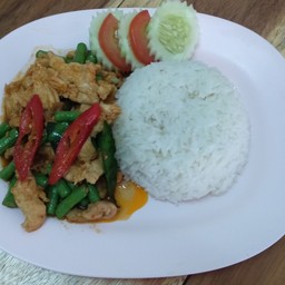 ข้าวราดพริกแกงไก่