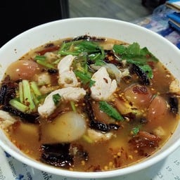 ต้มยำไก่ ใบกะเพรา