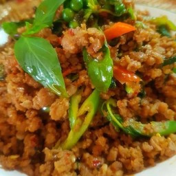 กะเพราหมูสับ ราดข้าวสวย