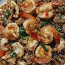 กะเพรารวม 2-3 อย่างราดข้าวสวย เลือกเนื้อสัตว์ได้ 2-3 อย่าง