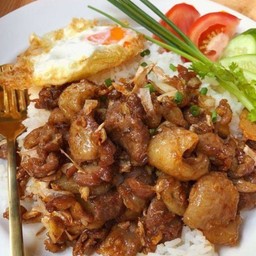 ข้าวหมูกระเทียม