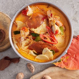 แกงคั่วปูไข่ยอดมะพร้าวอ่อน